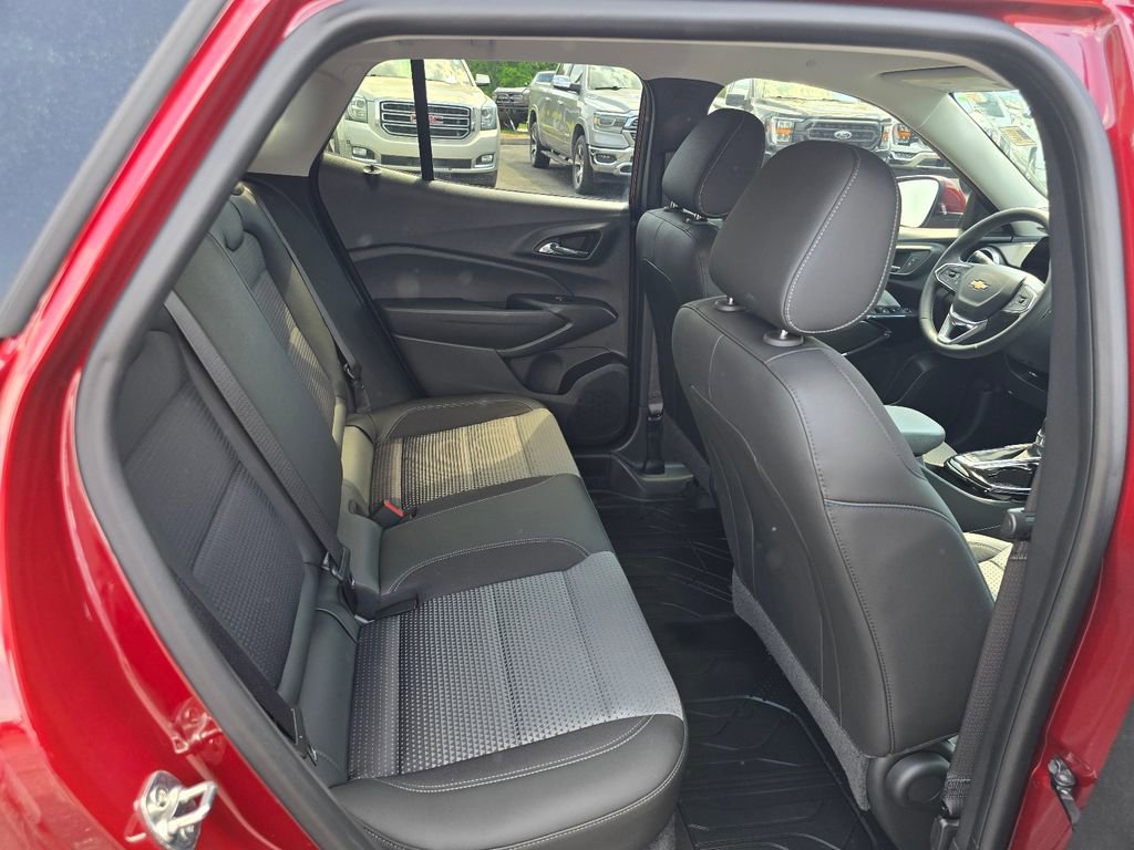 Used 2024 Chevrolet Trax LT w/ Driver Confidence Package FWD image 11