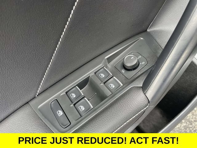 Used 2023 Volkswagen Tiguan SE w/ Panoramic Sunroof Package FWD image 18