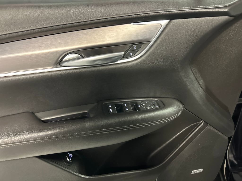 Used 2022 Cadillac XT5 Luxury w/ LPO, ONYX Package image 14