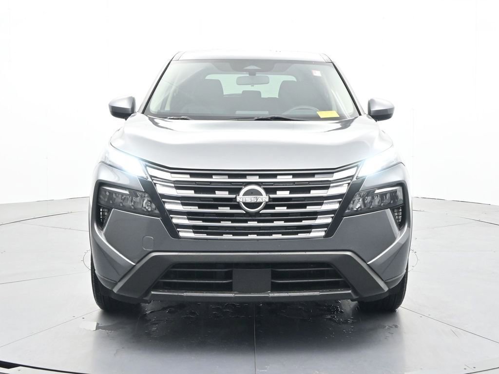 Used 2024 Nissan Rogue SV image 2