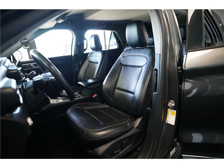 Used 2020 Ford Explorer XLT w/ Equipment Group 202A AWD/4WD image 11