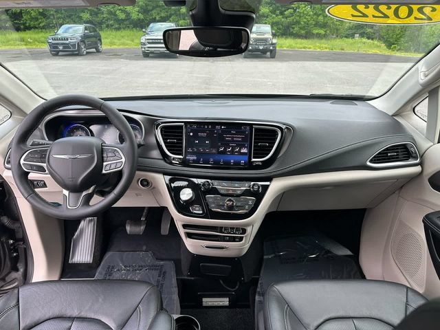 Used 2022 Chrysler Pacifica Touring-L FWD image 11
