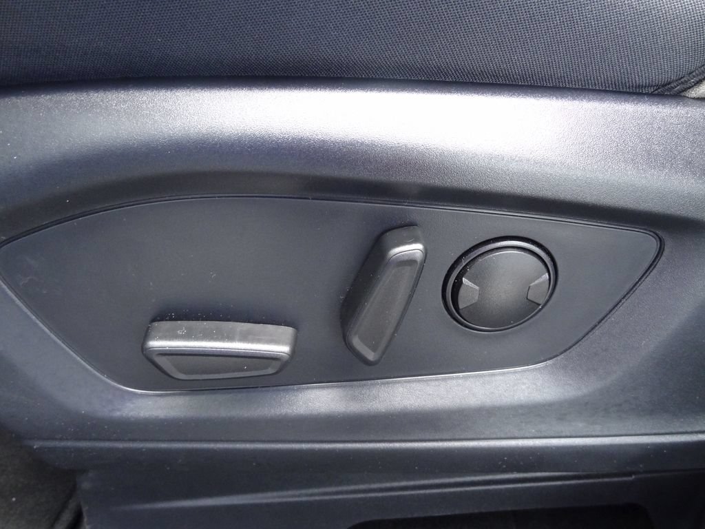 Used 2026 Ford Explorer Active AWD/4WD image 7