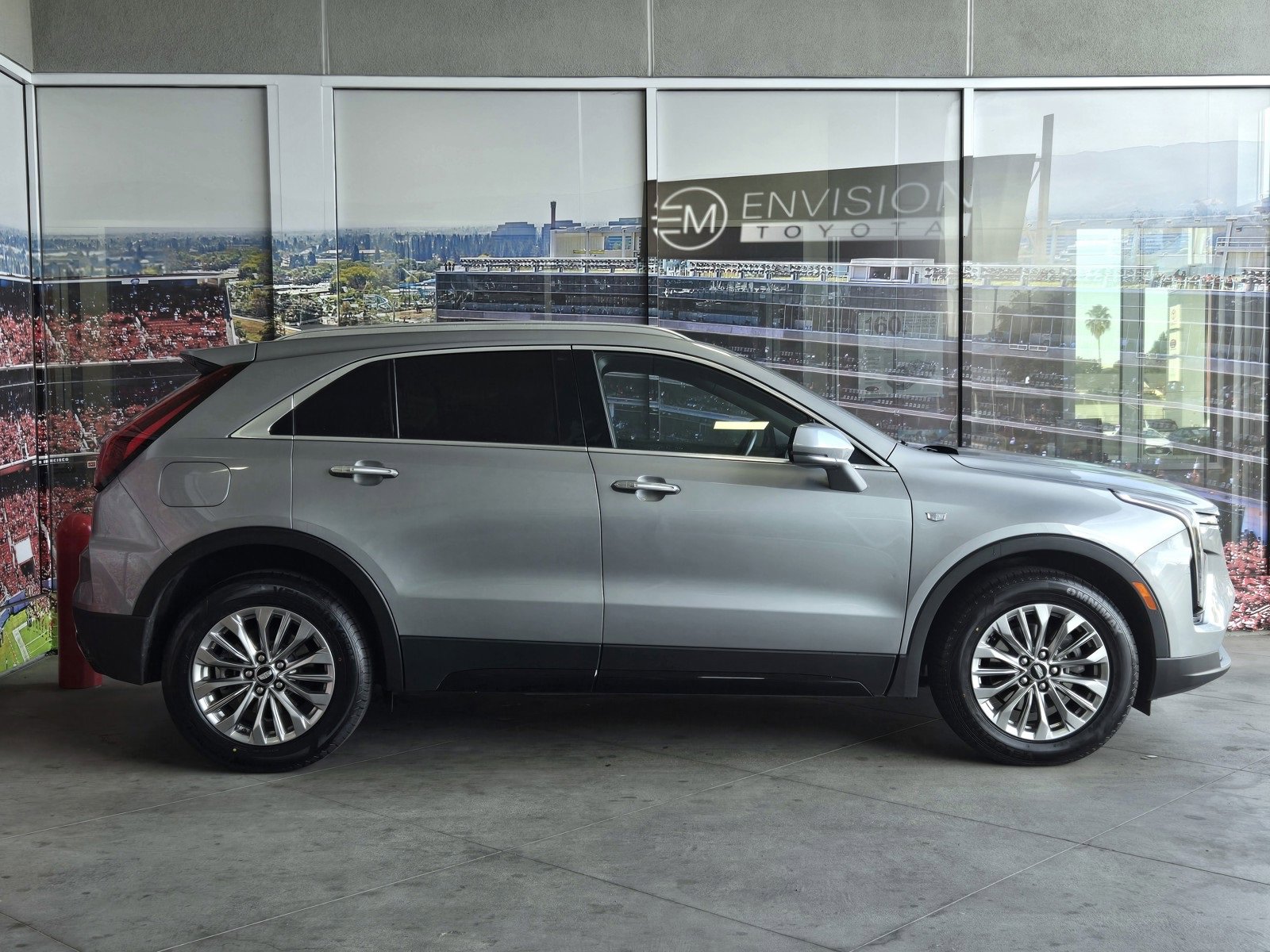 Used 2024 Cadillac XT4 Premium Luxury image 4