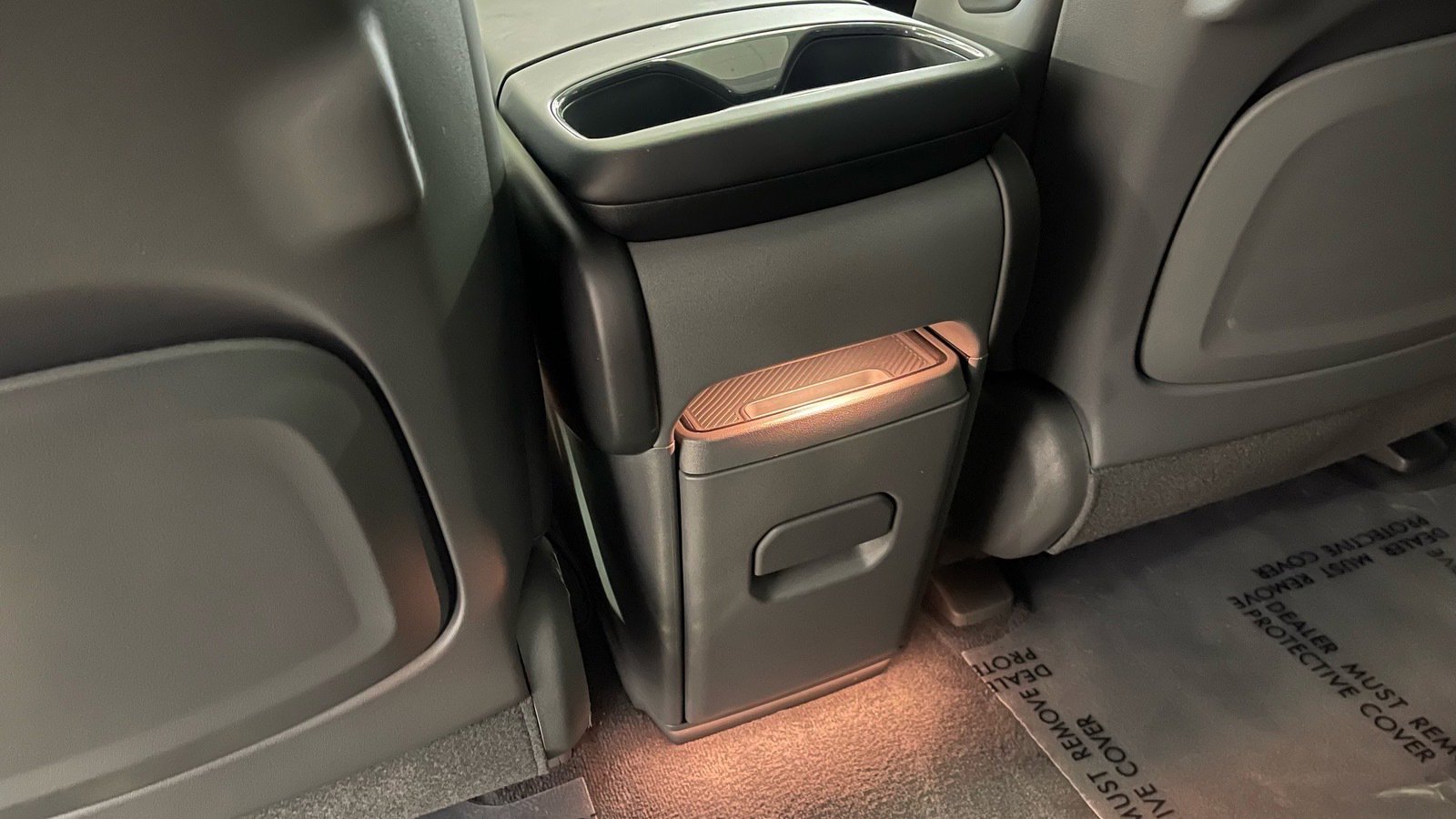 Used 2025 Kia EV9 Land w/ Towing Package image 33