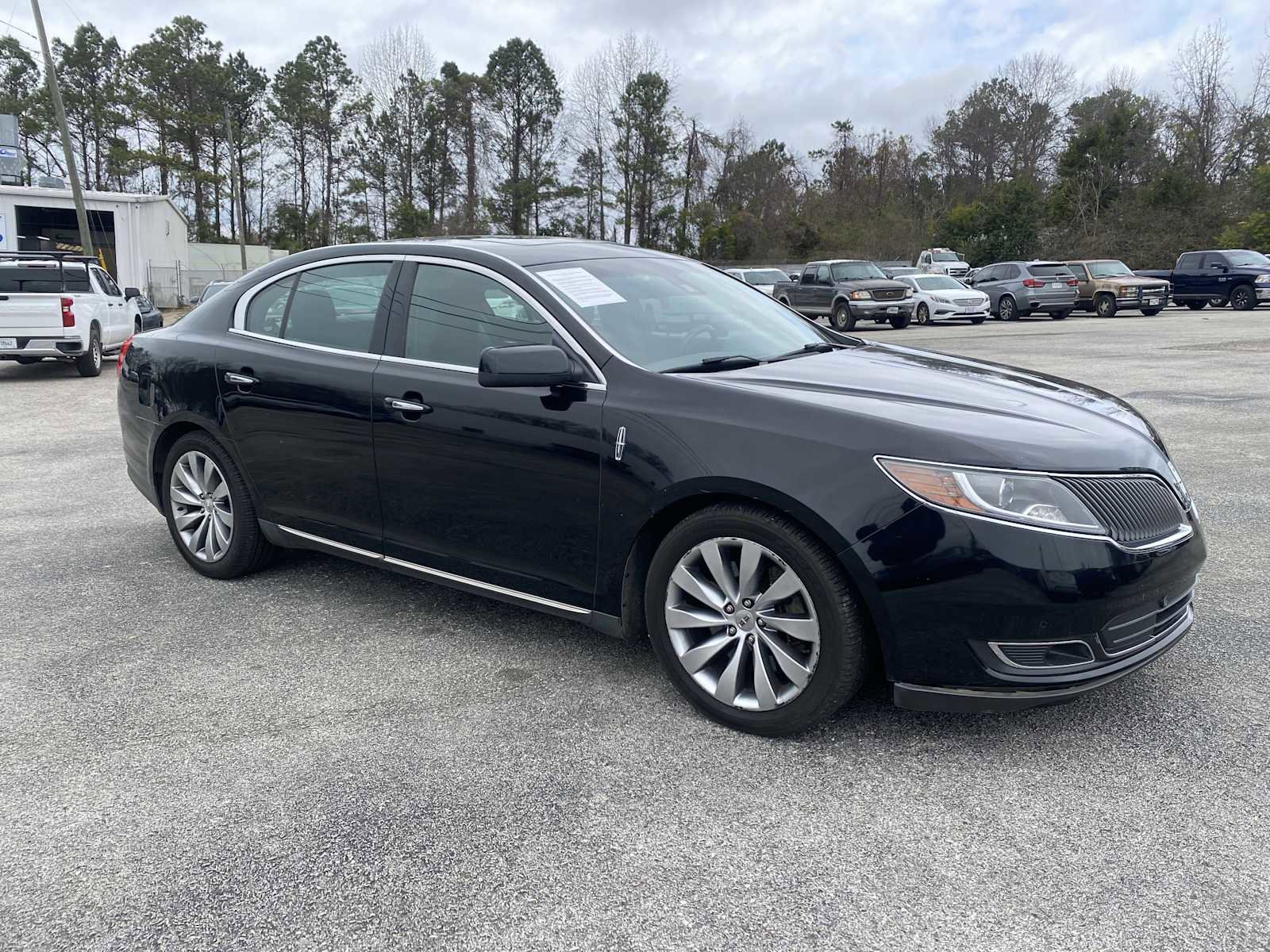 Used 2016 Lincoln MKS image 2