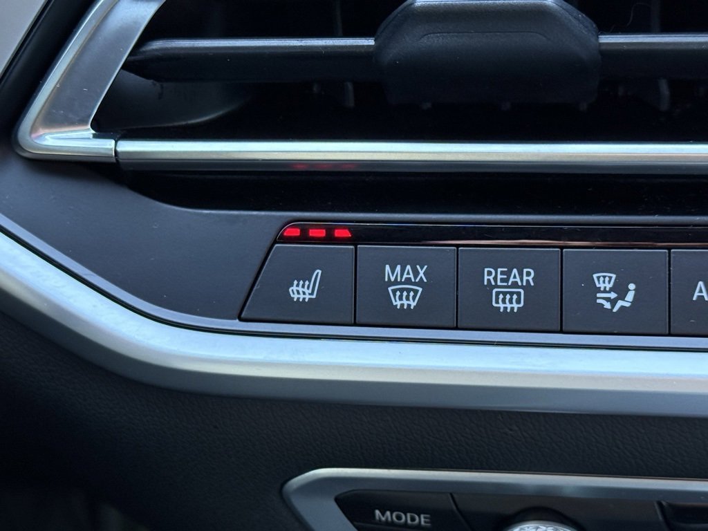 Used 2022 BMW X7 M50i image 12