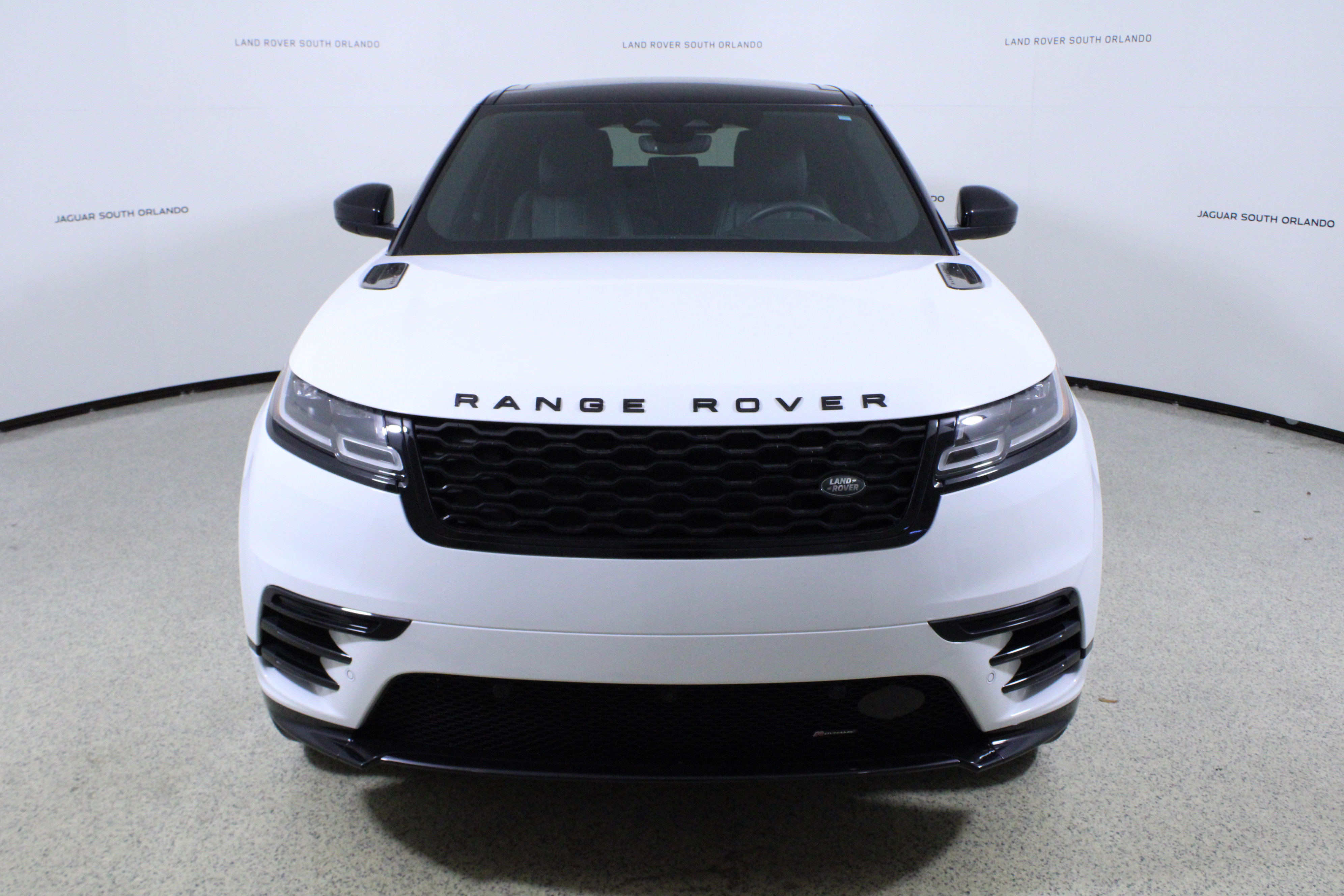 Used 2023 Land Rover Range Rover Velar R-Dynamic S image 2