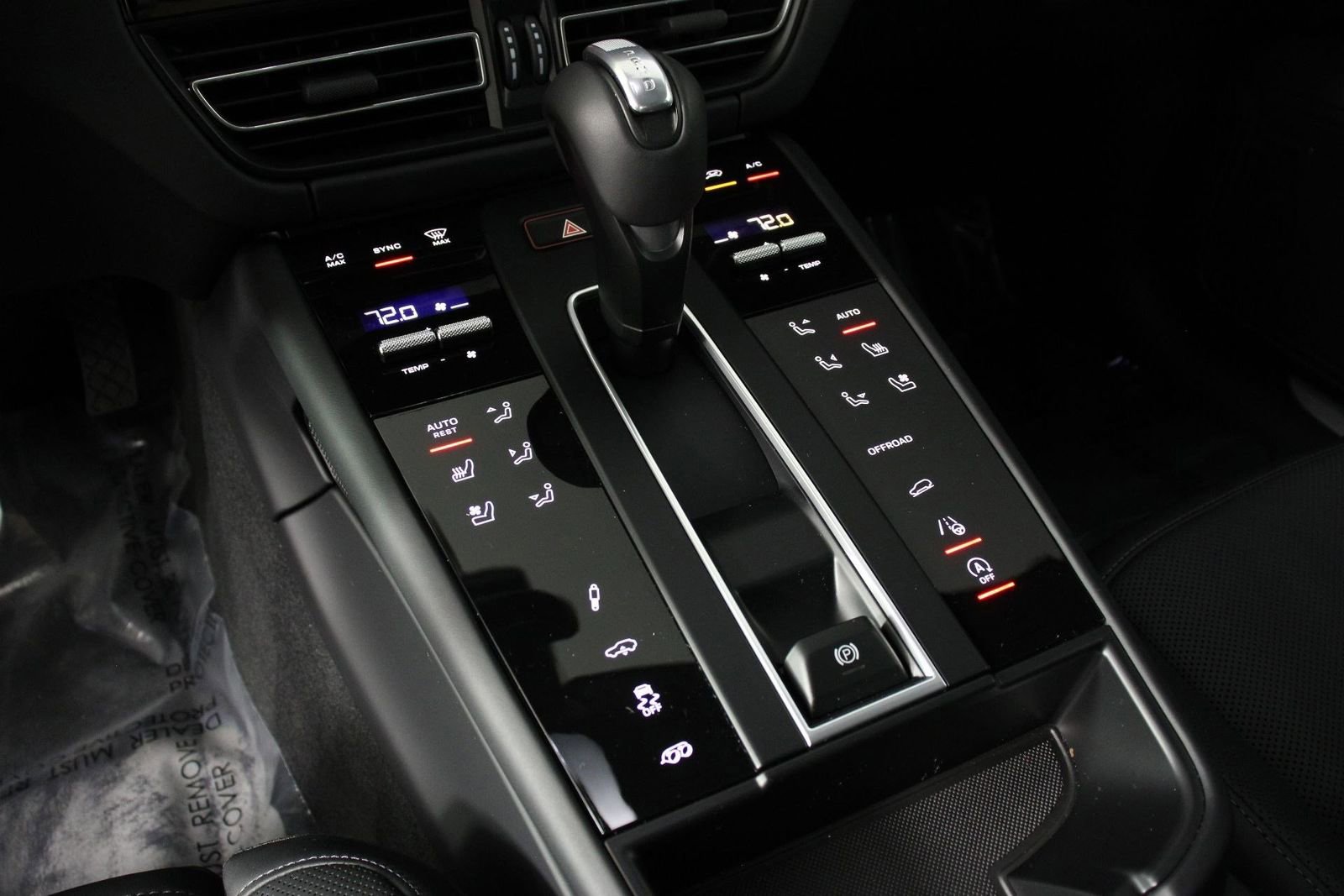 Certified 2025 Porsche Macan S image 18