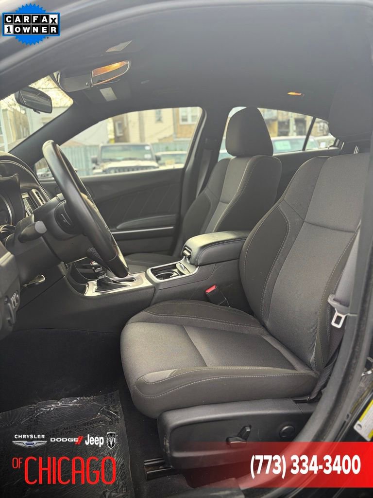Used 2022 Dodge Charger SXT RWD image 2