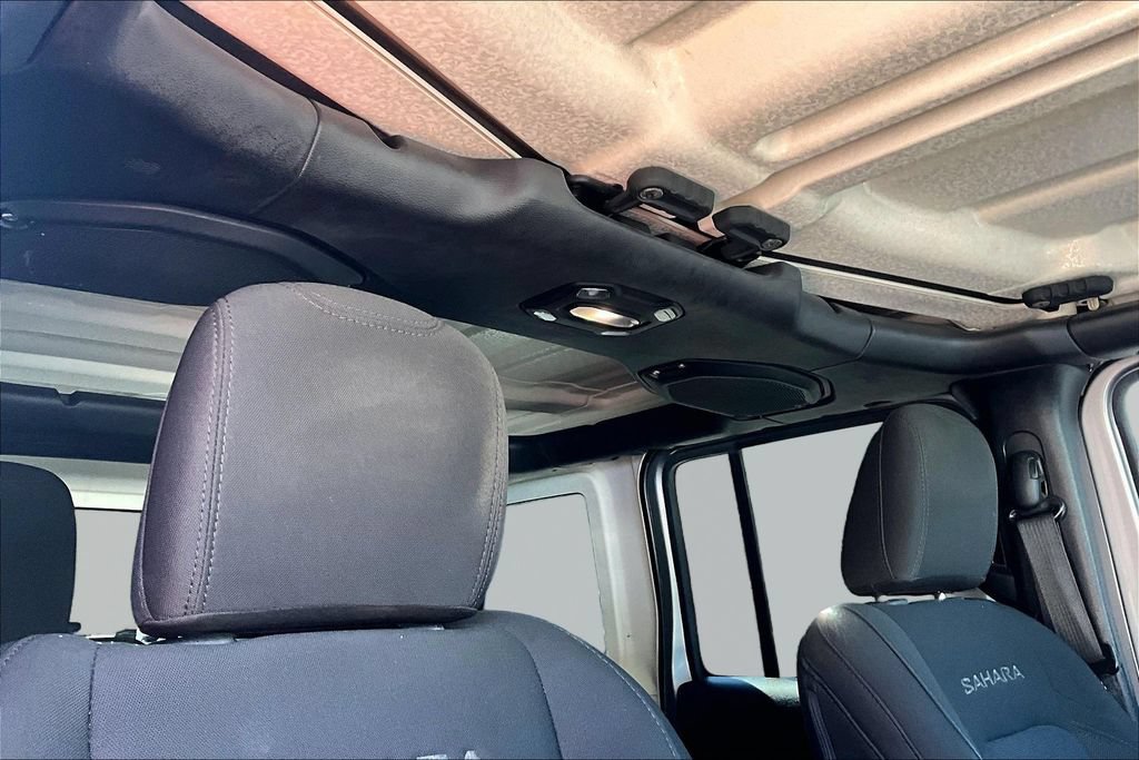 Used 2018 Jeep Wrangler Unlimited Sahara AWD/4WD image 27