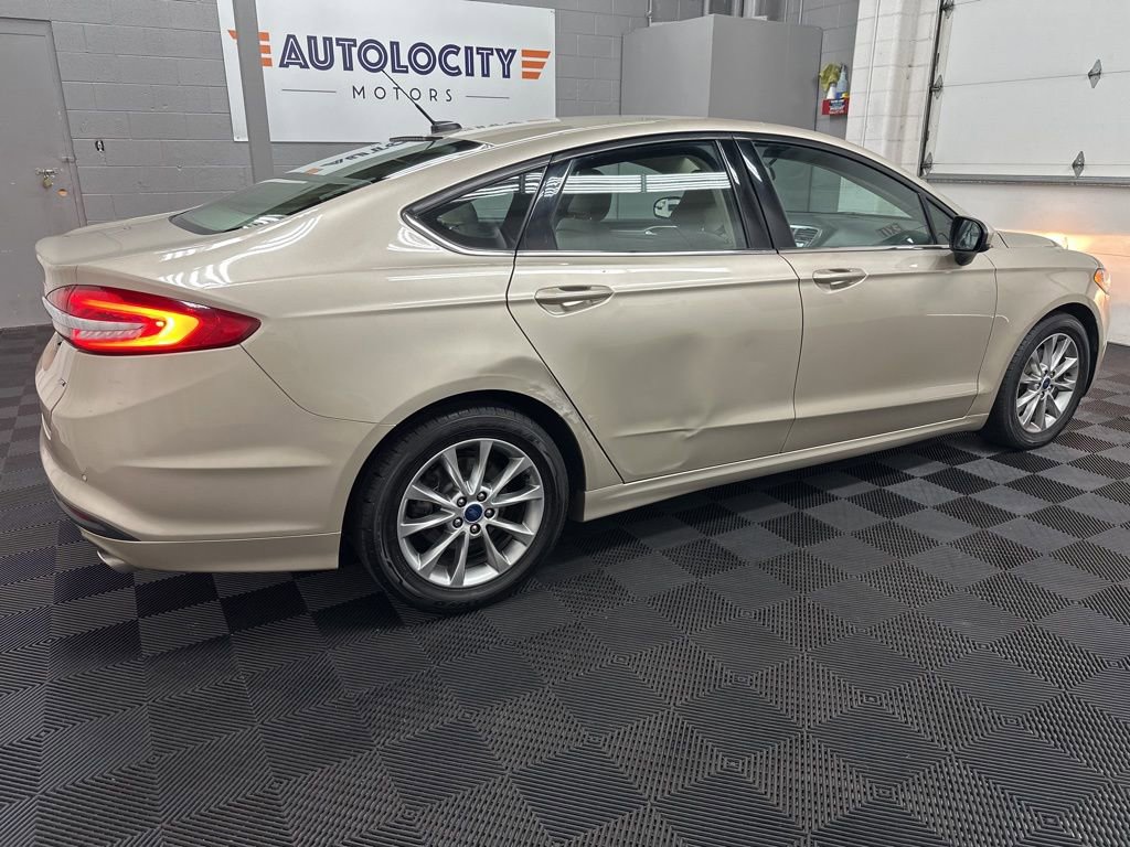 Used 2017 Ford Fusion SE w/ Fusion SE Technology Package image 11