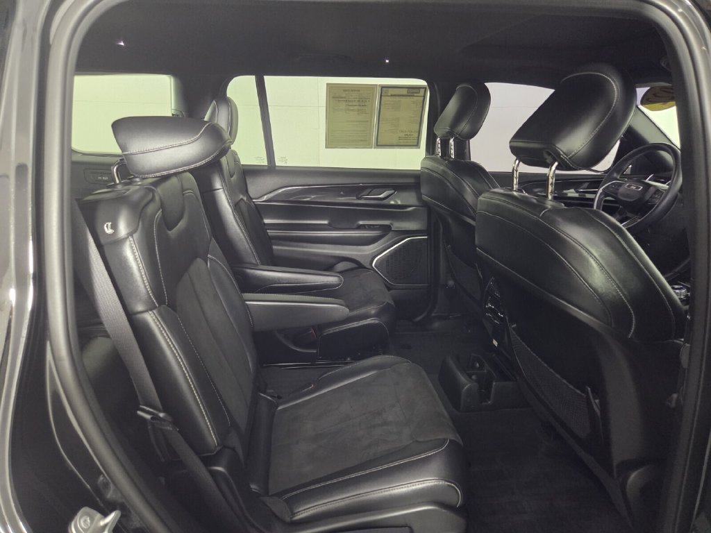 Used 2022 Jeep Grand Cherokee L Laredo RWD image 31