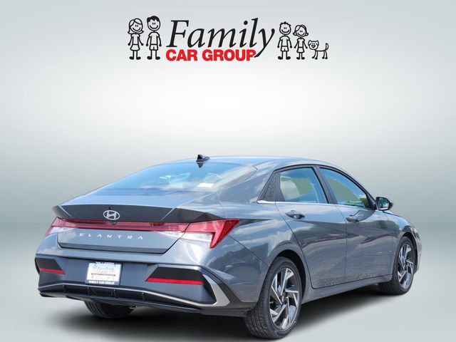 Used 2025 Hyundai Elantra SEL FWD image 4