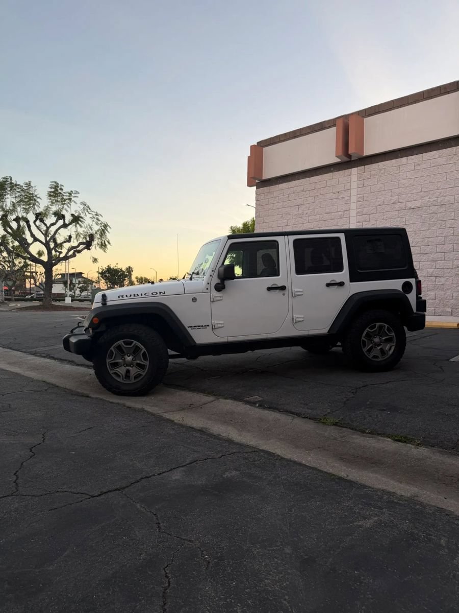 Used 2016 Jeep Wrangler Unlimited Rubicon w/ Max Tow Package AWD/4WD image 4