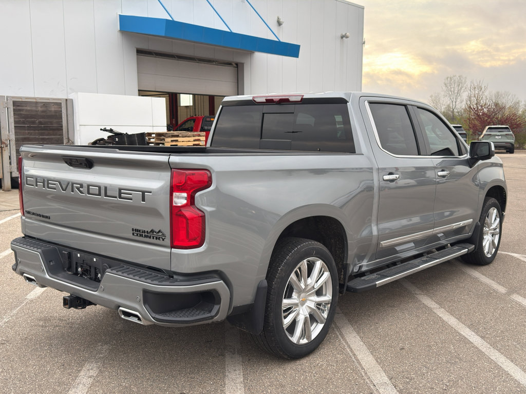 Used 2025 Chevrolet Silverado 1500 High Country w/ High Country Premium Package AWD/4WD image 5