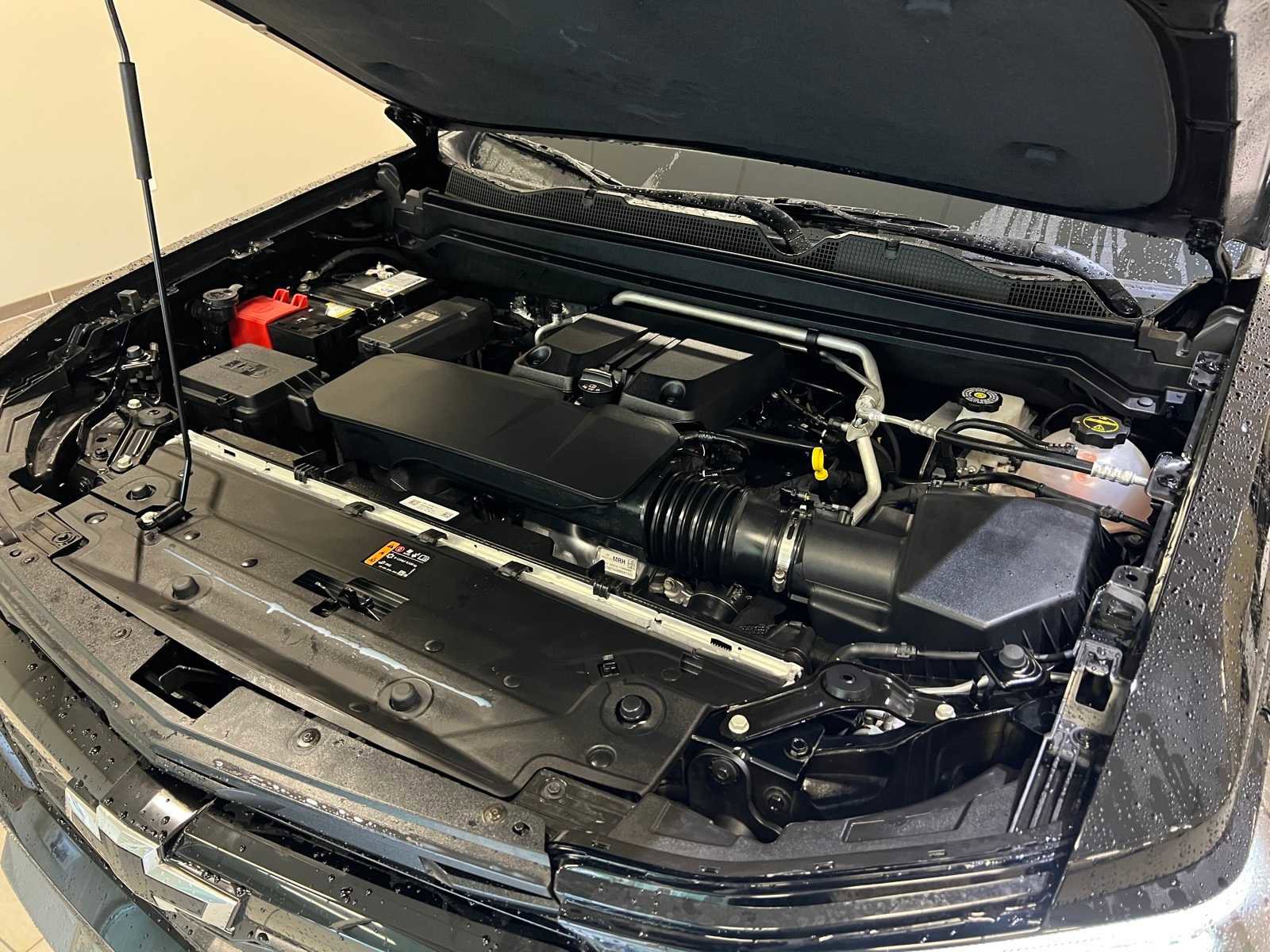 Used 2024 Chevrolet Colorado Z71 w/ Z71 Convenience Package 2 image 9