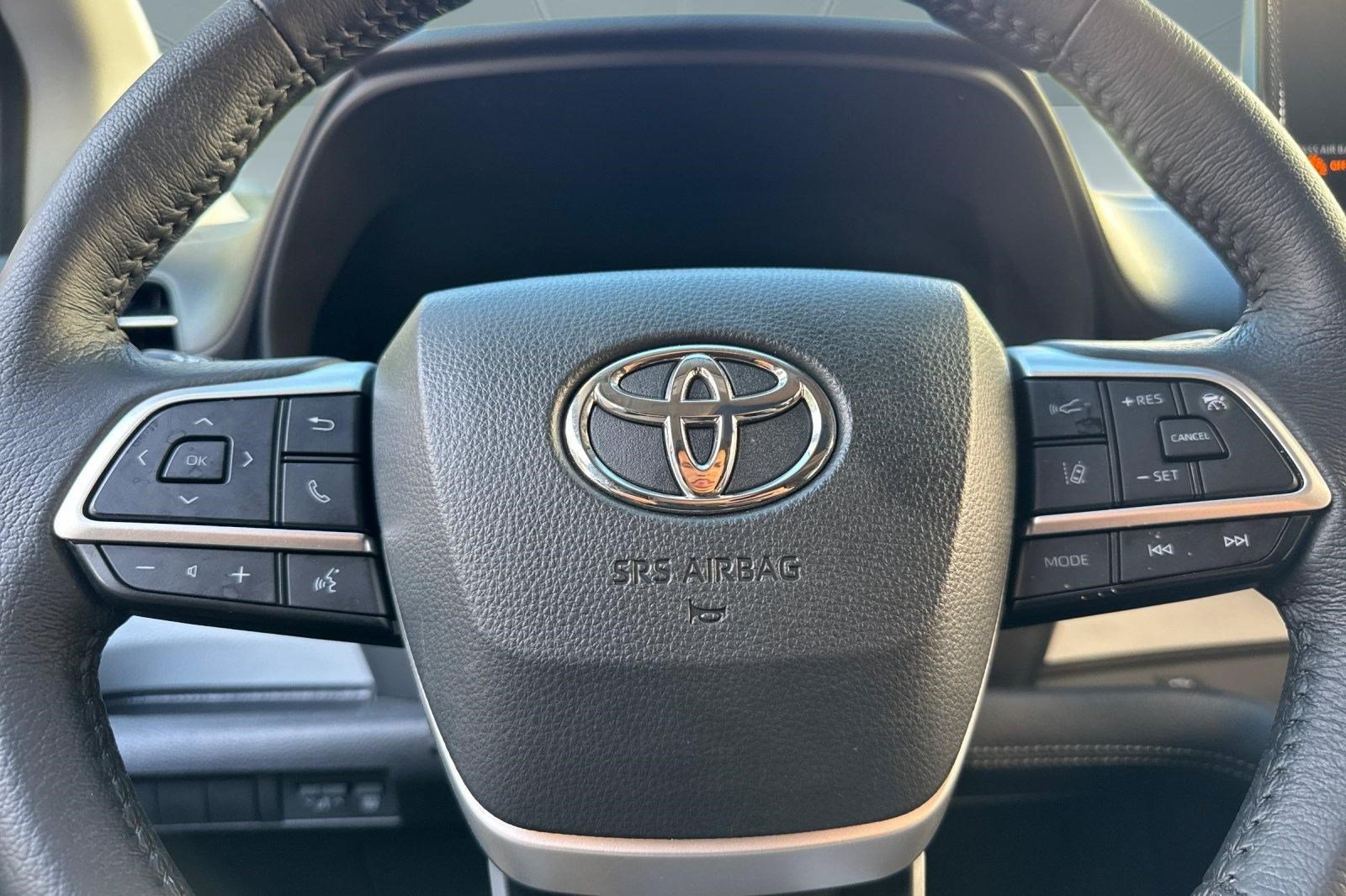 Used 2025 Toyota Sienna XLE FWD image 10