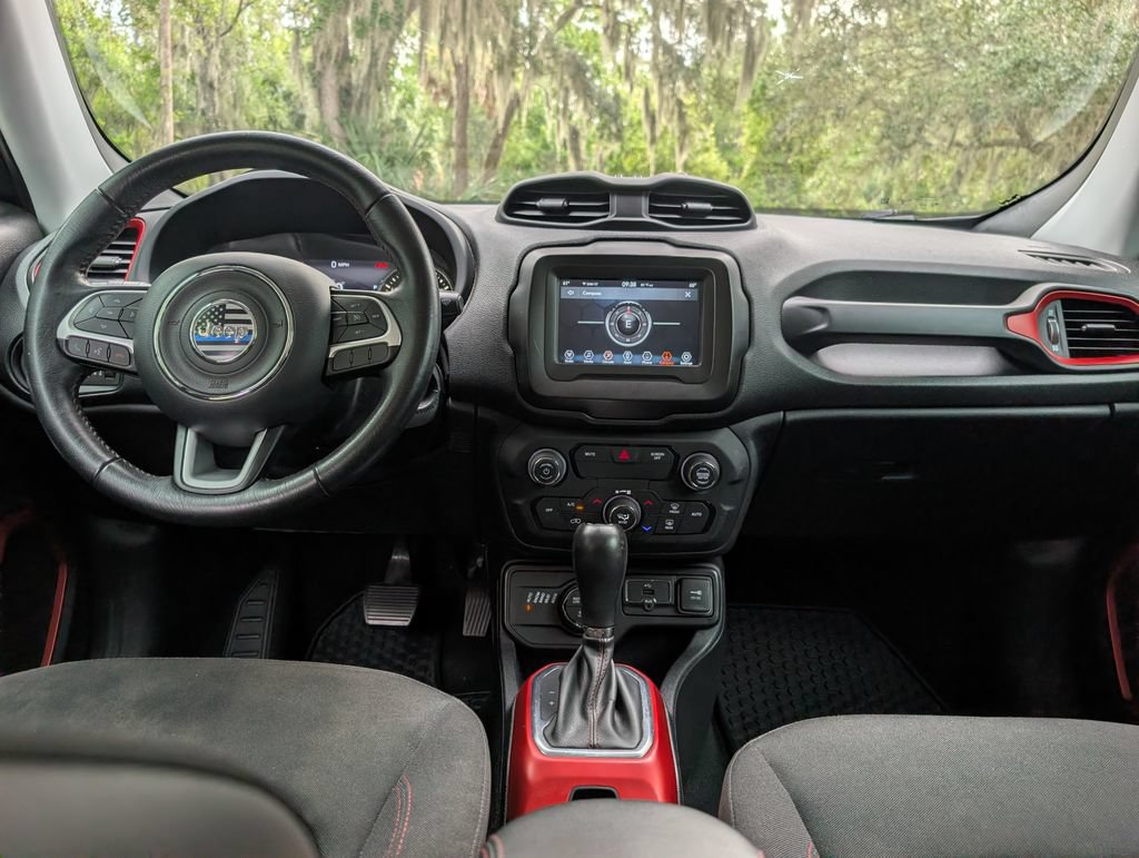 Used 2019 Jeep Renegade Trailhawk AWD/4WD image 11
