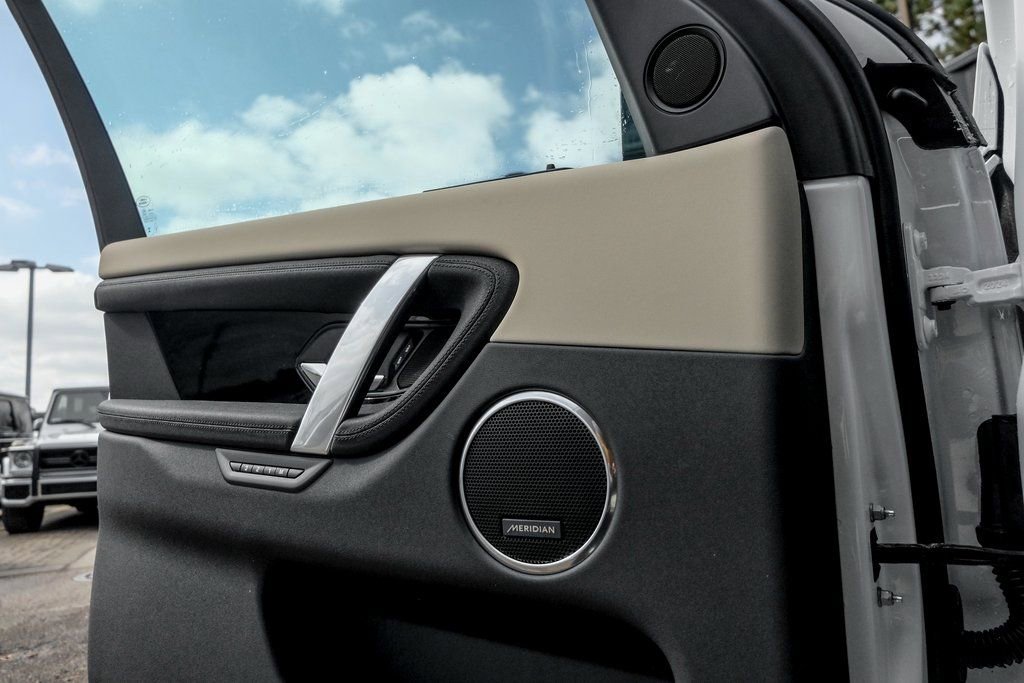 Used 2025 Land Rover Discovery Sport S image 11