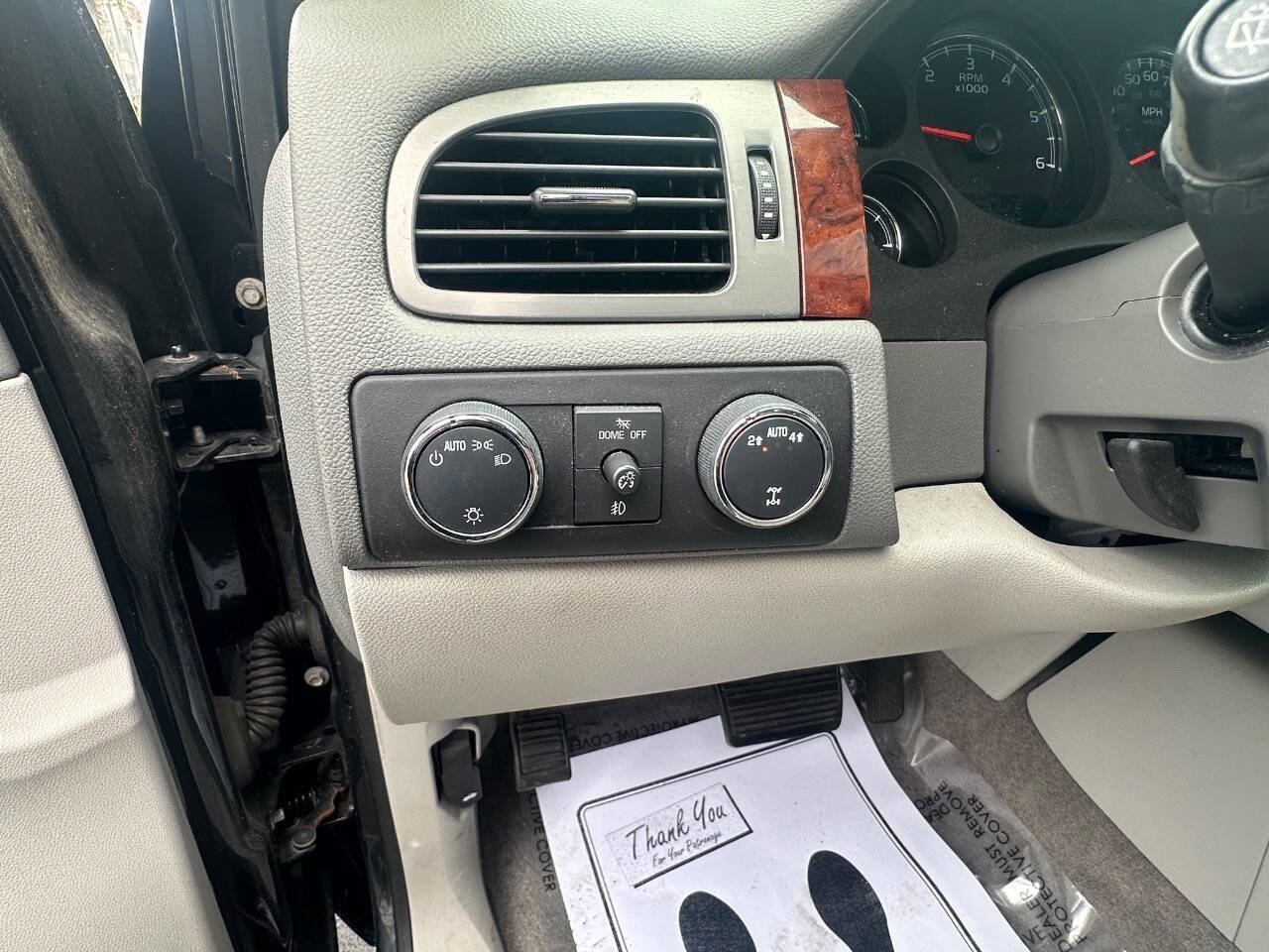 Used 2013 Chevrolet Suburban LT image 27