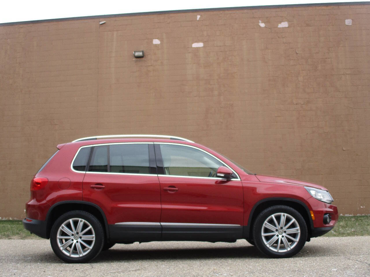 Used 2016 Volkswagen Tiguan SE image 9