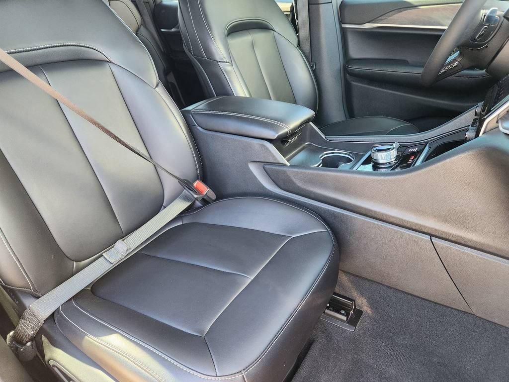Used 2025 Jeep Grand Cherokee L Limited AWD/4WD image 15