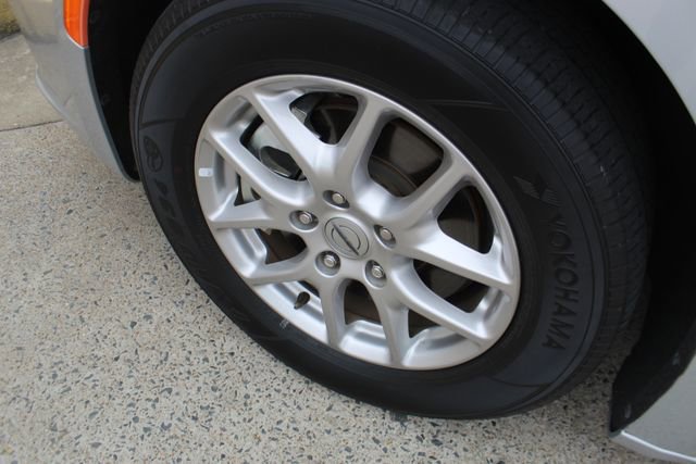 Used 2024 Chrysler Pacifica Touring-L image 3