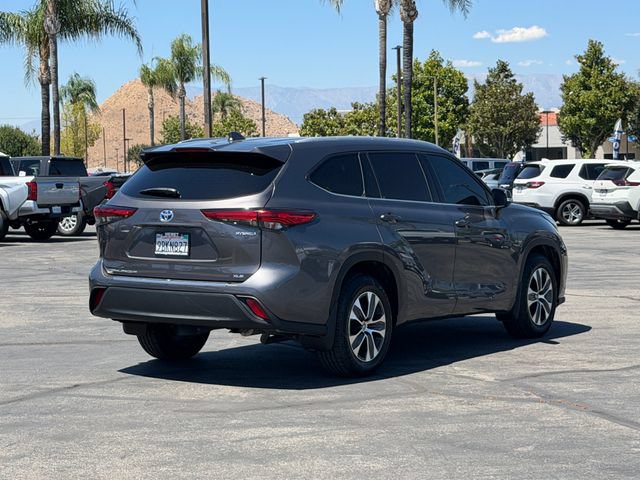 Used 2022 Toyota Highlander XLE FWD image 5