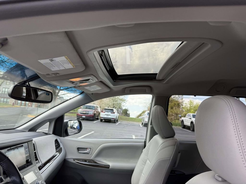 Used 2016 Toyota Sienna XLE w/ XLE Navigation Package image 21