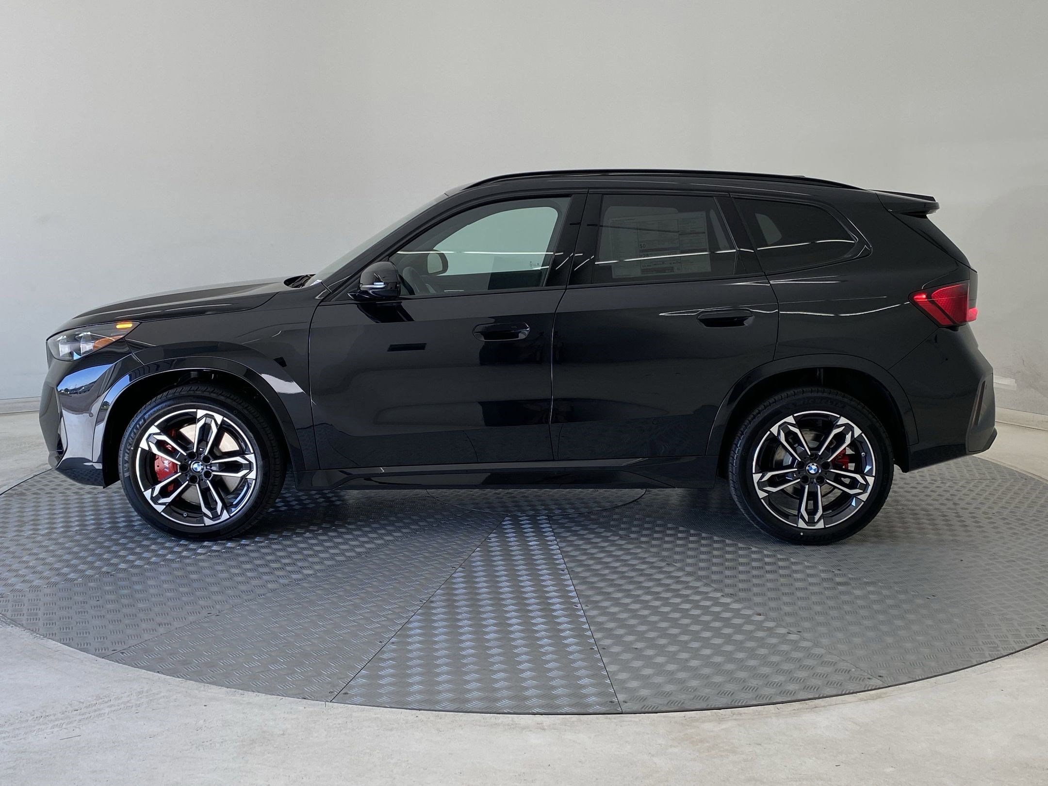 Used 2025 BMW X1 xDrive28i w/ M Sport Package image 2