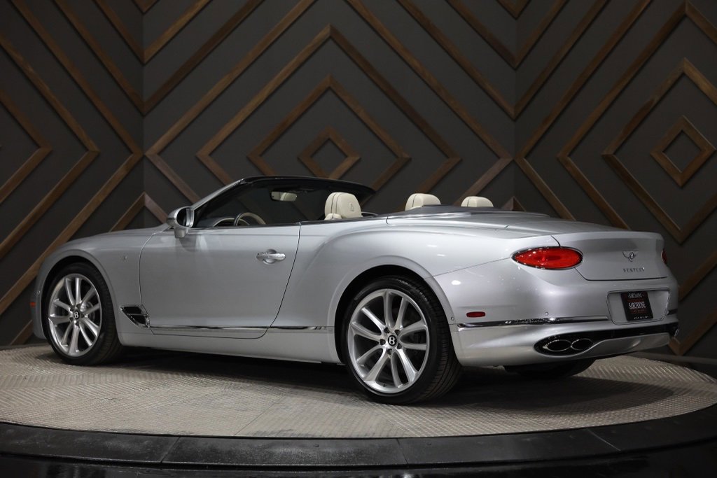 Used 2021 Bentley Continental GT image 2