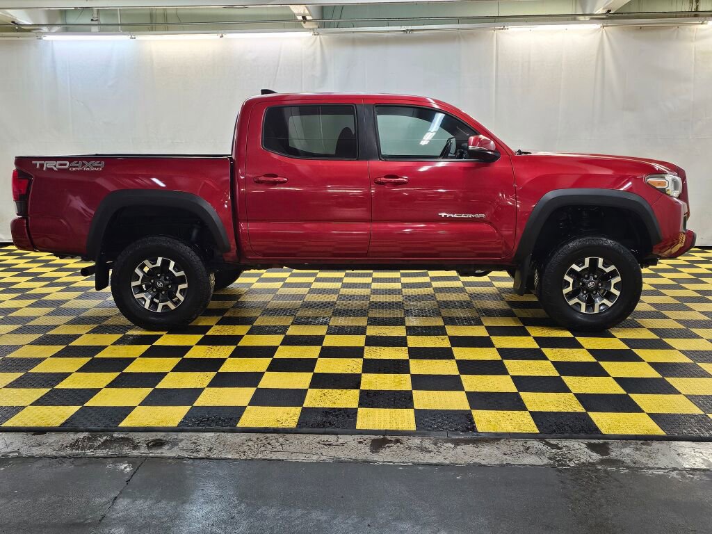 Used 2019 Toyota Tacoma TRD Off-Road w/ Technology Package AWD/4WD image 2