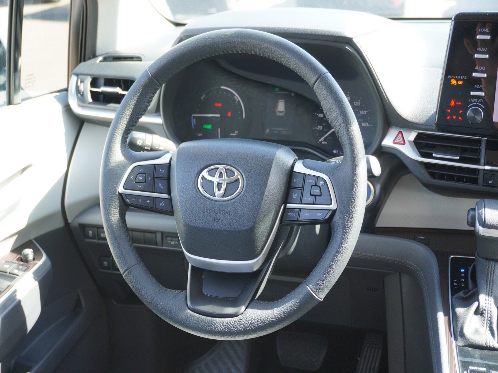 Used 2023 Toyota Sienna XLE image 19