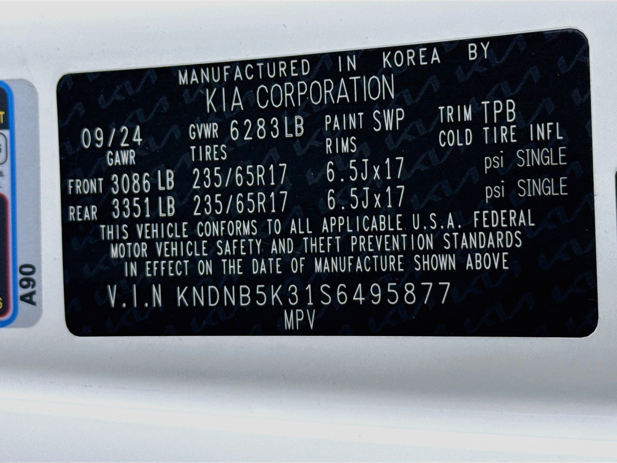 Used 2025 Kia Carnival FWD image 40