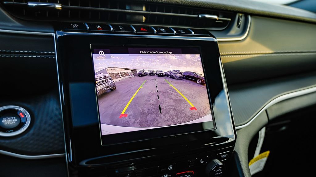 New 2025 Jeep Grand Cherokee Altitude image 25