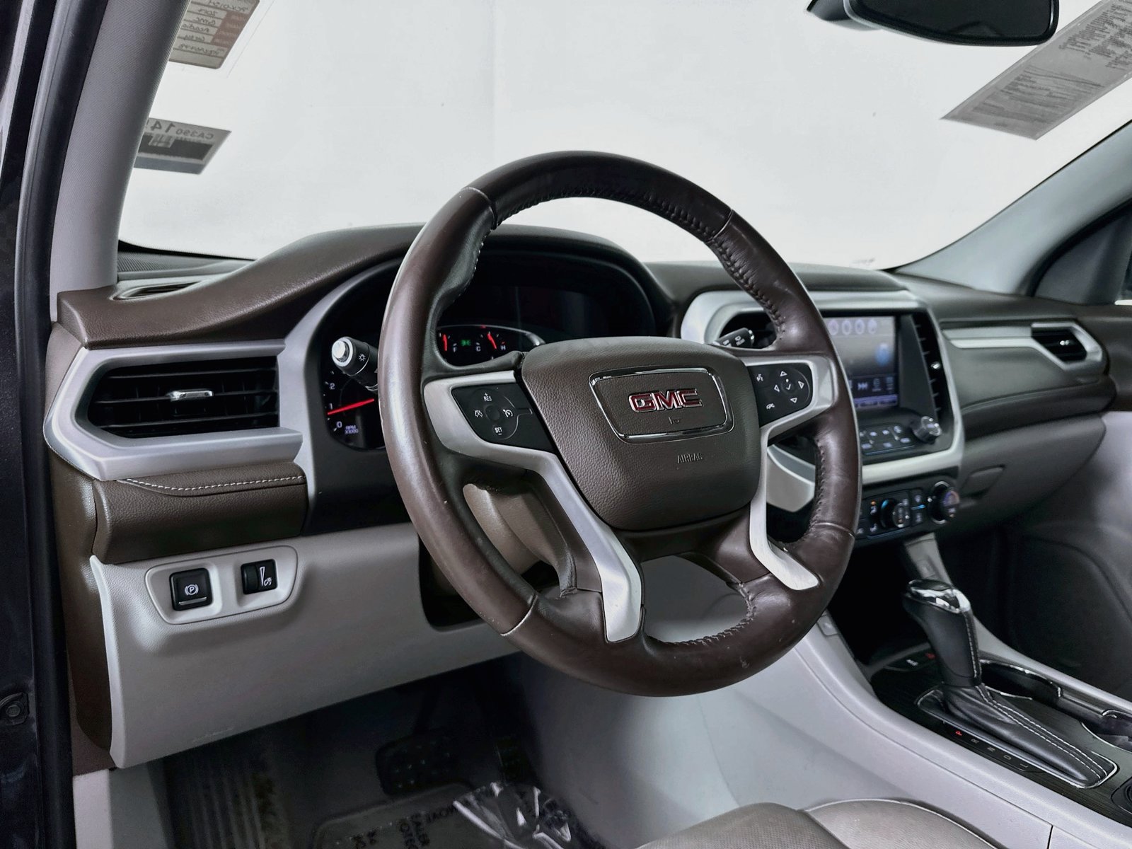 Used 2017 GMC Acadia SLT AWD/4WD image 10