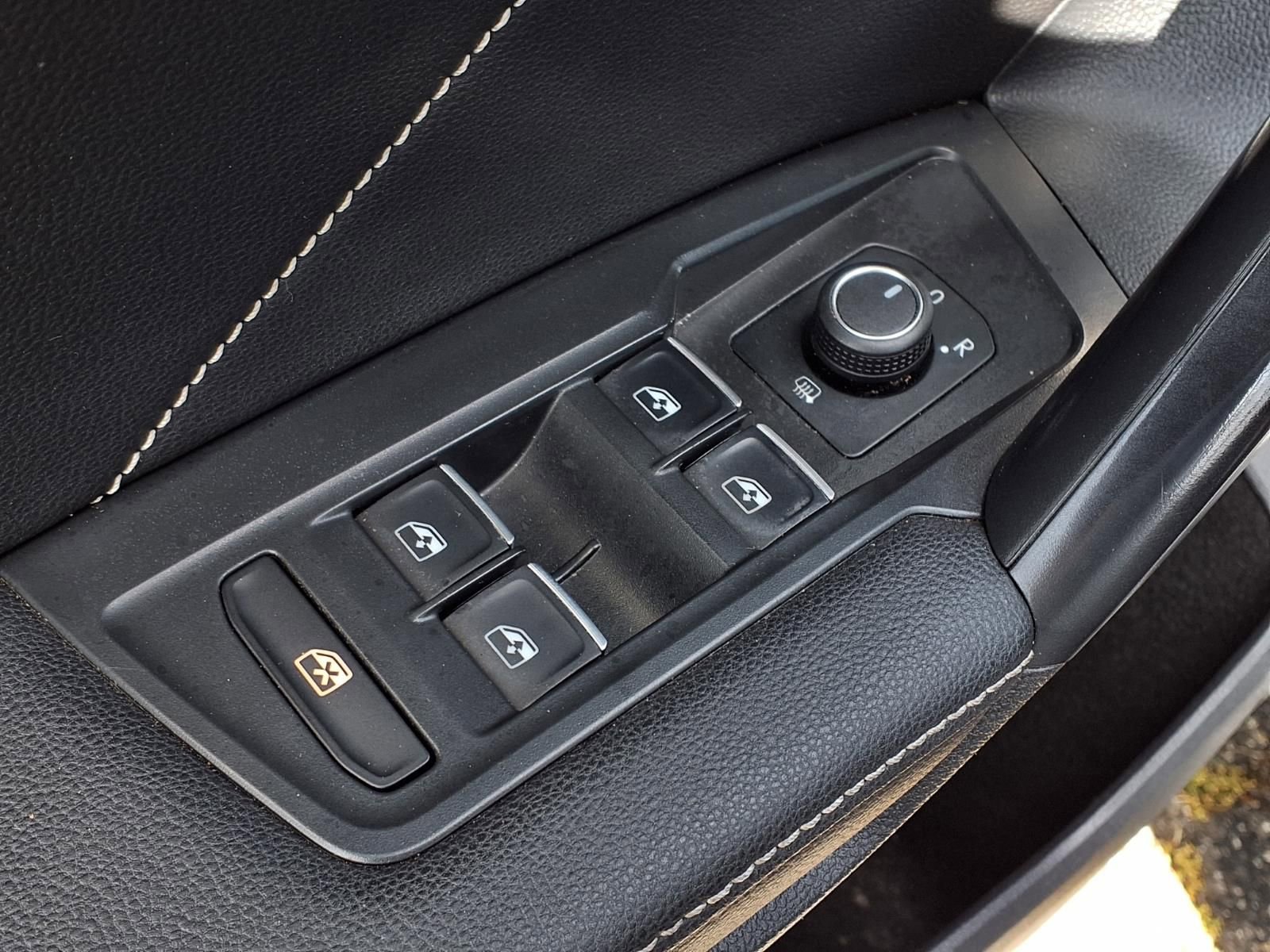 Used 2023 Volkswagen Tiguan SE w/ Panoramic Sunroof Package FWD image 18
