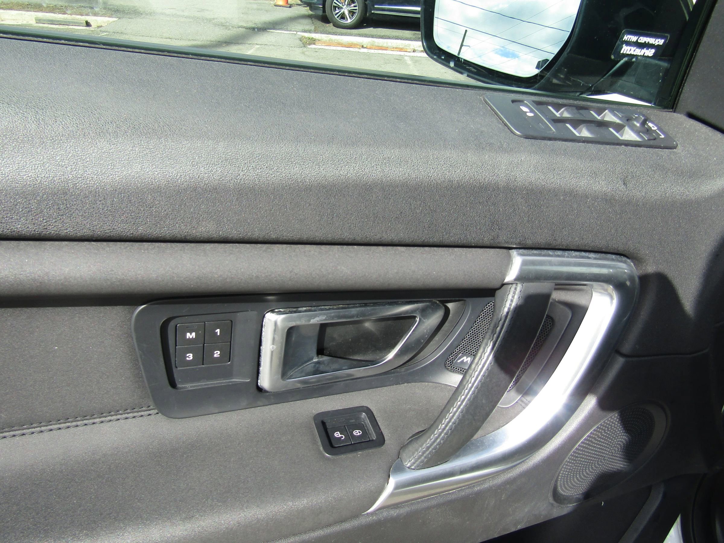 Used 2019 Land Rover Discovery Sport HSE image 25