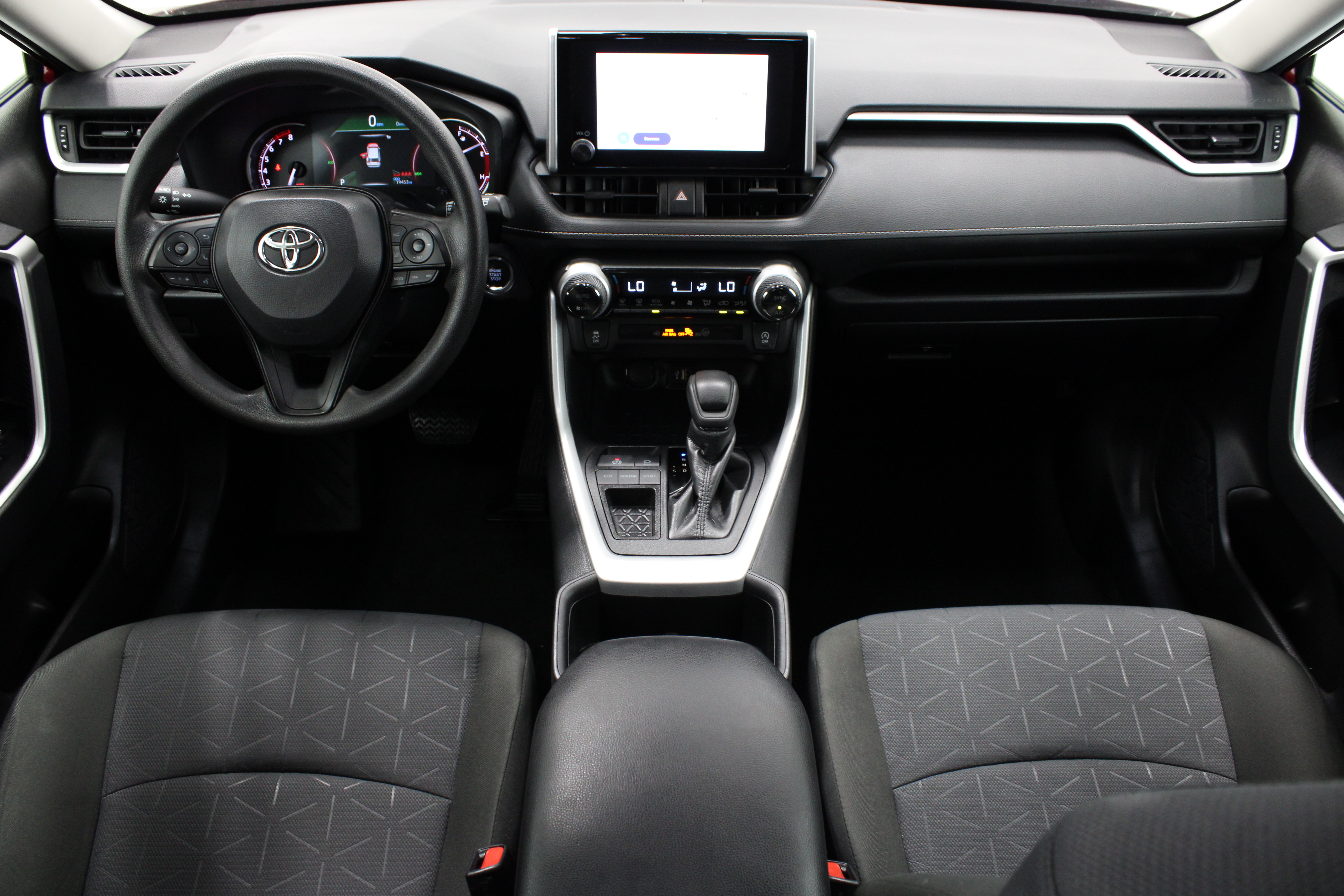 Used 2025 Toyota RAV4 XLE FWD image 29