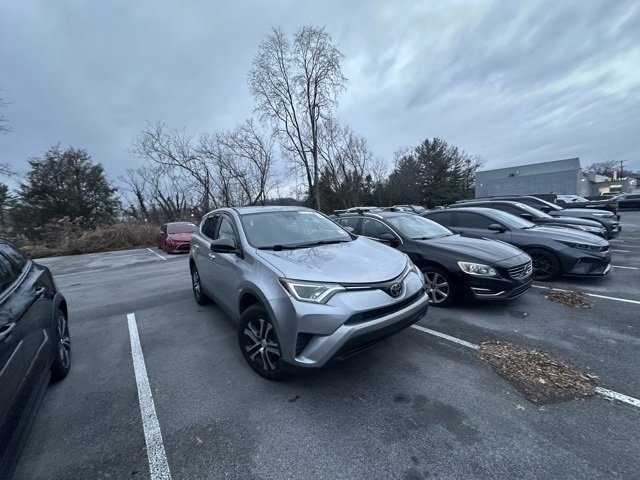 Used 2018 Toyota RAV4 LE image 17