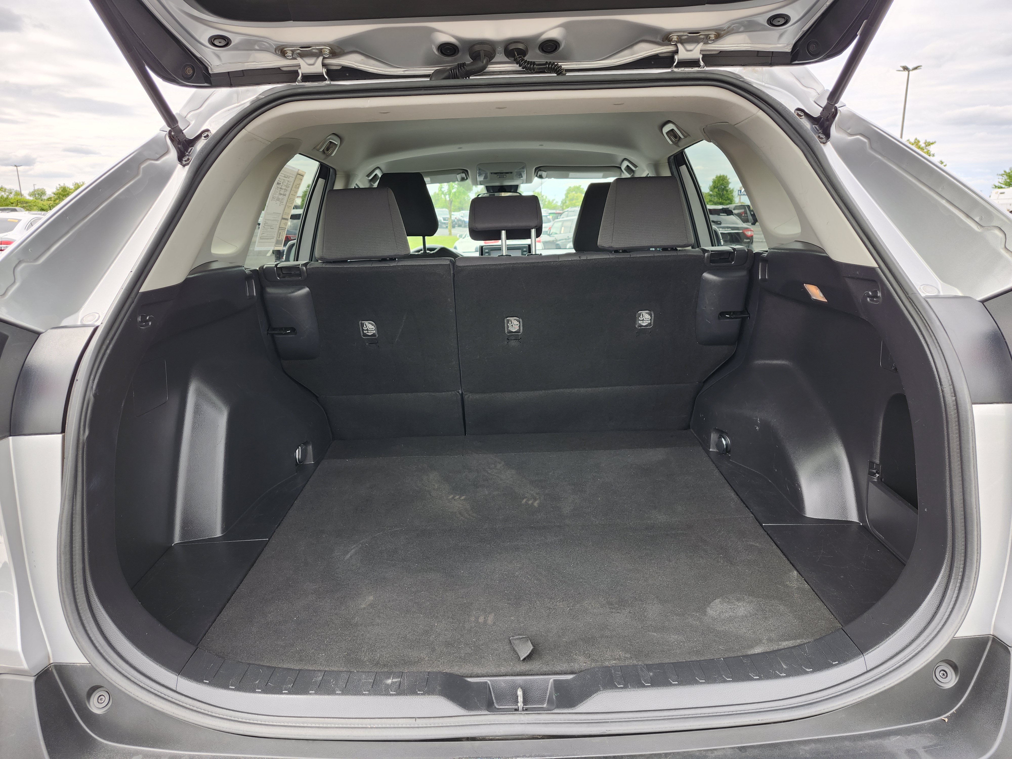 Used 2021 Toyota RAV4 XLE AWD/4WD image 23