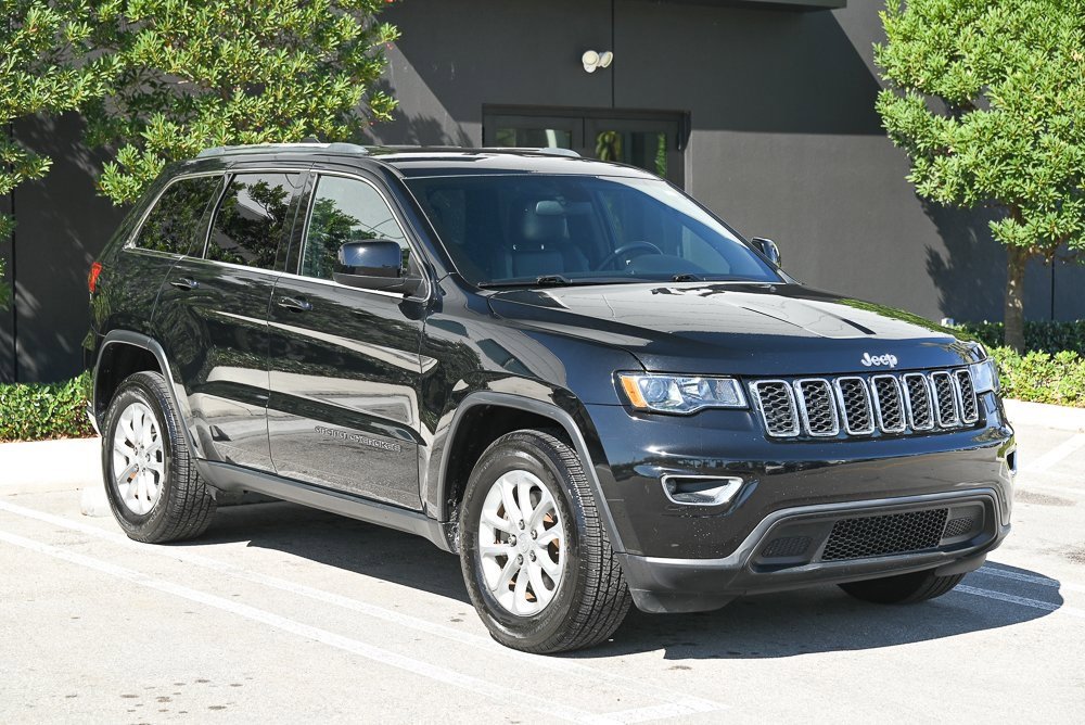 Used 2021 Jeep Grand Cherokee Laredo X image 3