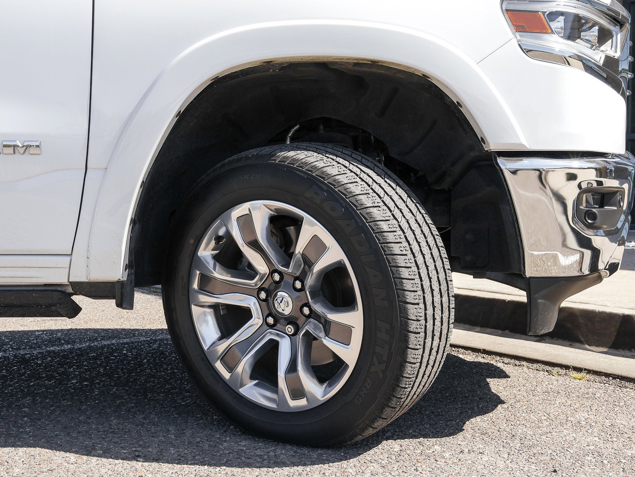 Used 2023 RAM 1500 Limited AWD/4WD image 13
