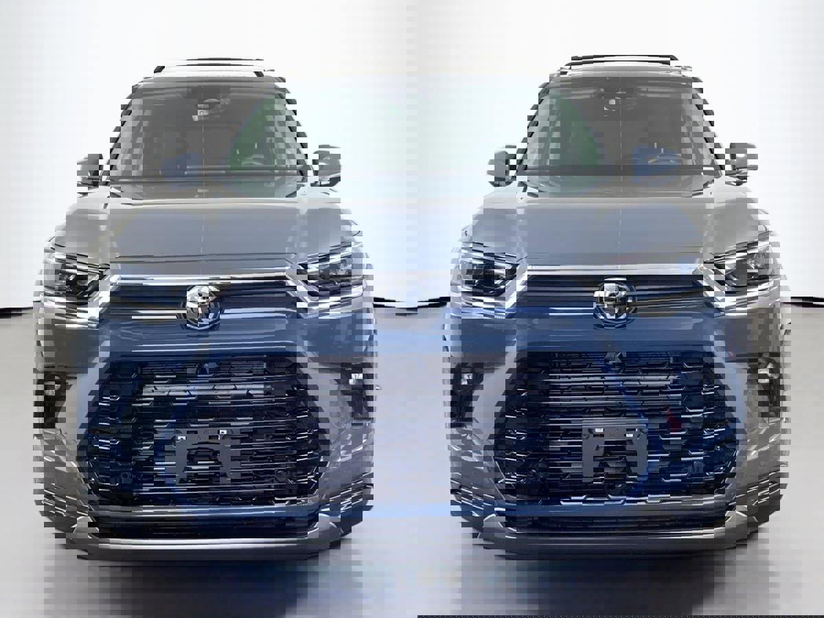 Used 2024 Toyota Grand Highlander XLE image 2