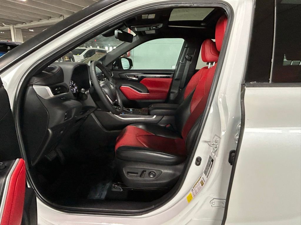 Used 2022 Toyota Highlander XSE image 6