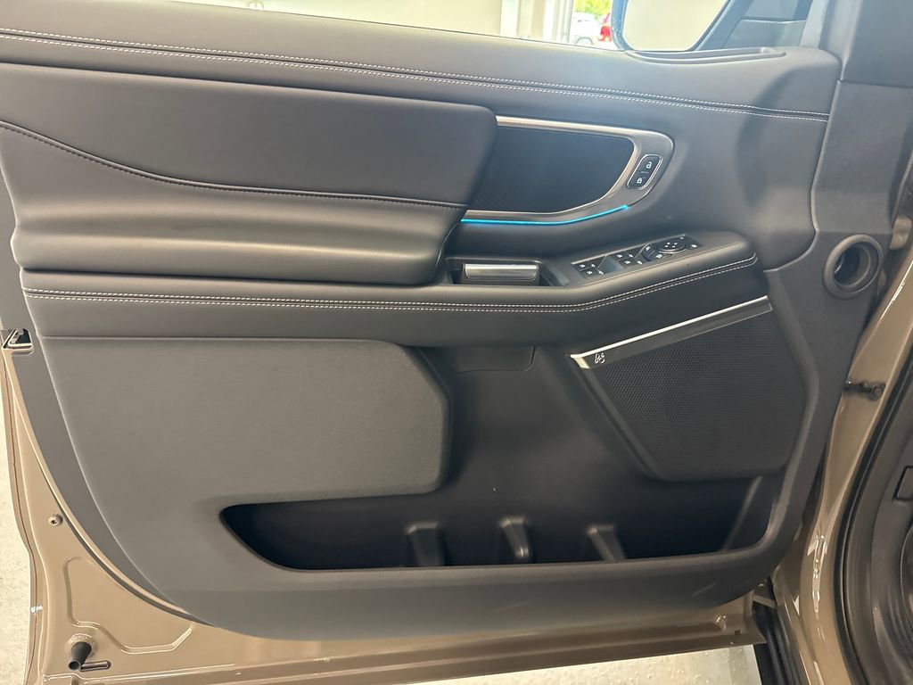 New 2026 Ford Expedition Platinum w/ Stealth Performance Package AWD/4WD image 11