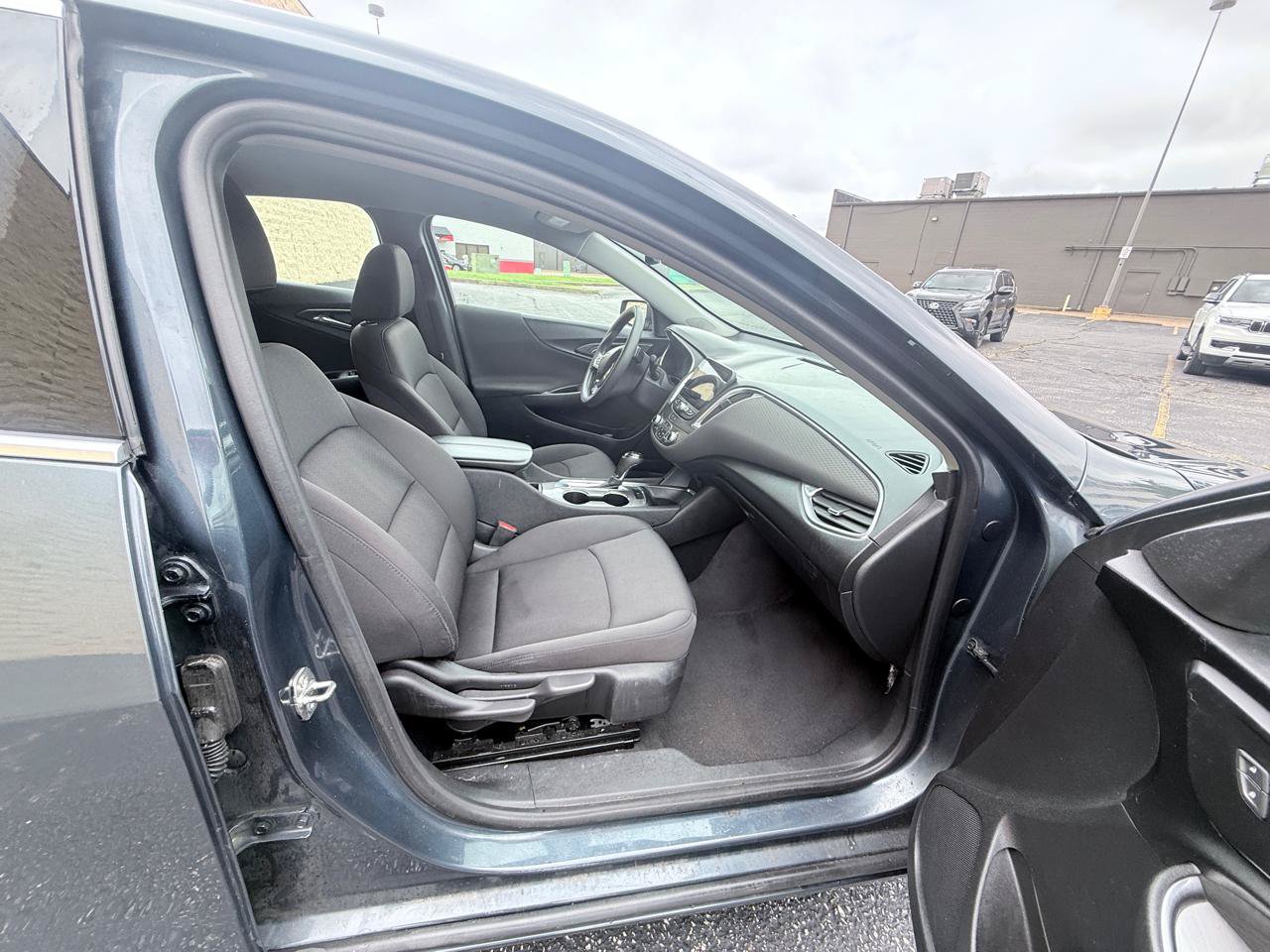 Used 2020 Chevrolet Malibu LT FWD image 11