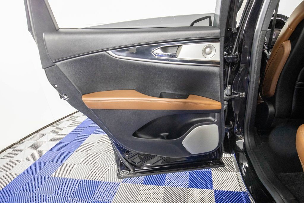 Used 2022 Lincoln Nautilus Reserve w/ Equipment Group 202A image 13