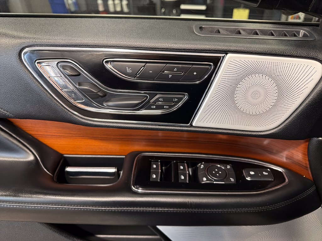 Used 2018 Lincoln Navigator Reserve w/ Technology Package AWD/4WD image 16